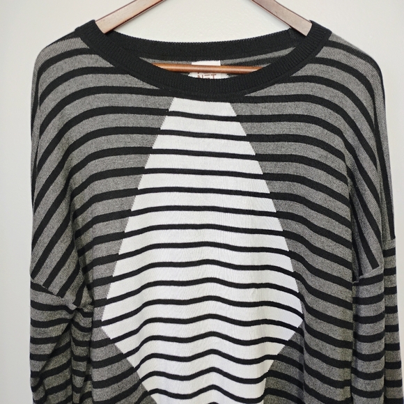 PLANET by Lauren G Sweater Gray Black White Ribbed Hem Stripes One Size - Picture 3 of 12